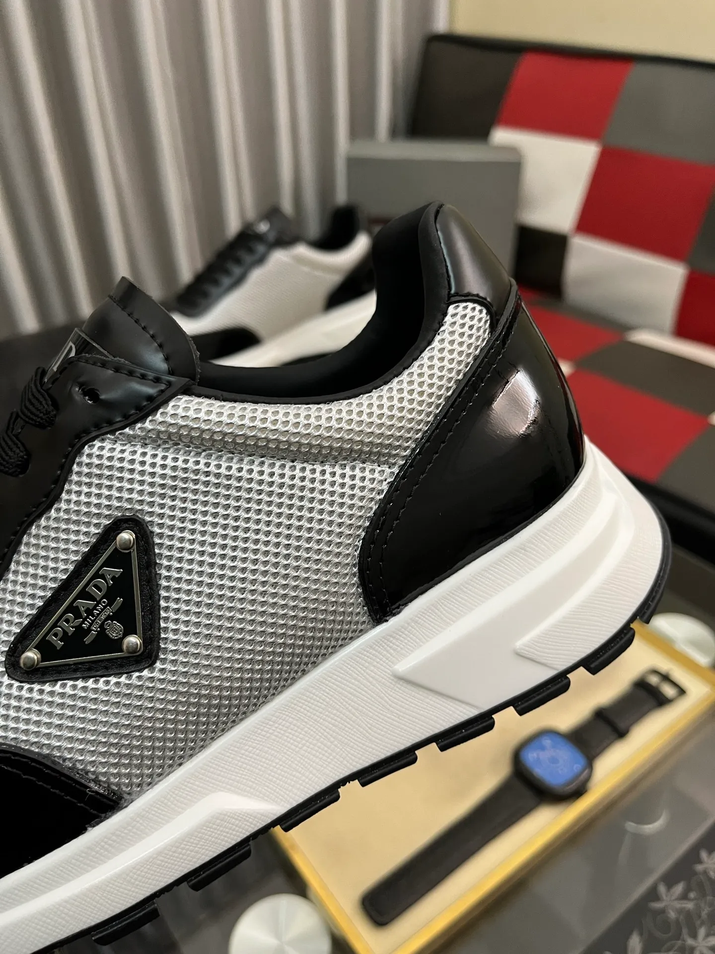 Men's shoes 💰: 560⌚️⌚️[PRADA] Prada casual shoes, originally developed 1:1, made of high-mercerized cowhide with imported cowhide, silk sheepskin lining, rubber outsole, comfortable and soft on the foot, size: 38-442️⃣Colors available